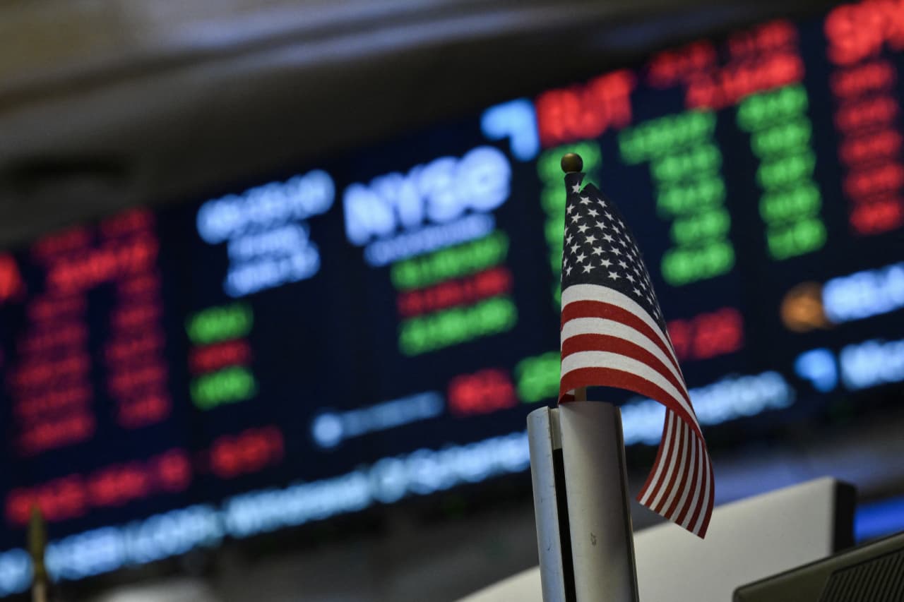 Is the stock market open today for Memorial Day? Does the post office deliver mail?